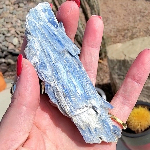 🌸🌸🌸 3/$50---Vibrant Brazilian Blue Kyanite - Picture 1 of 11